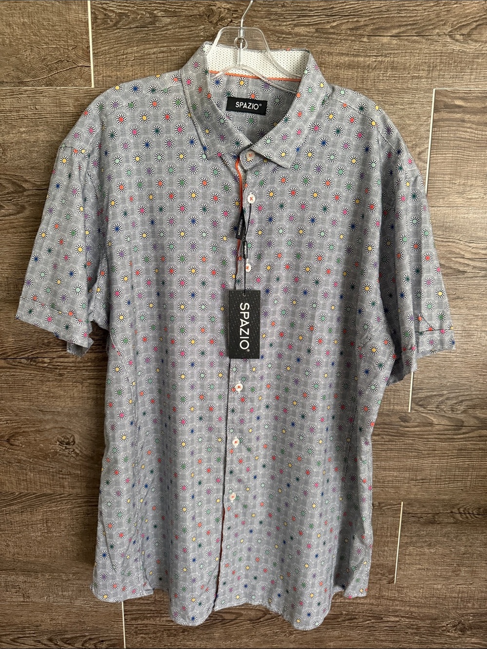 Men's Gray Short-Sleeve Button-Down Shirt with Multicolor Dot Motif